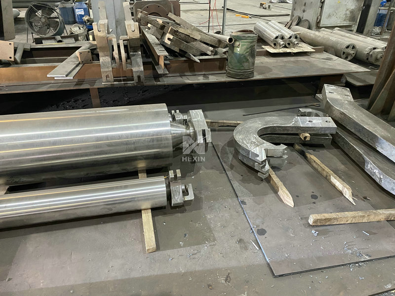 immersed and stabilizing rollsfor zinc pot