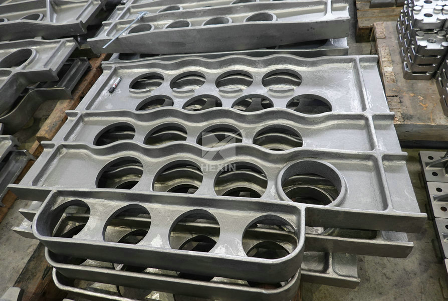 Pipe support for radiant tubes