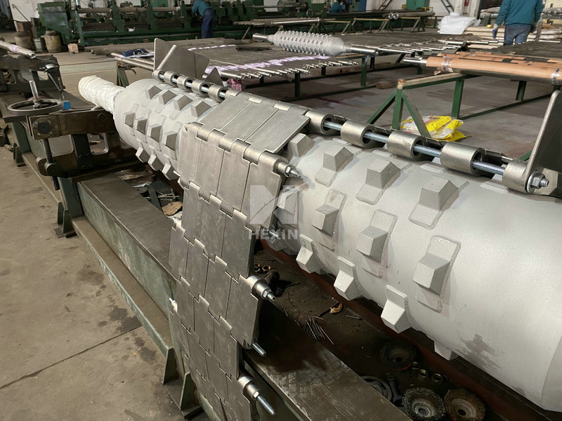 Drive drum with cast link belt
