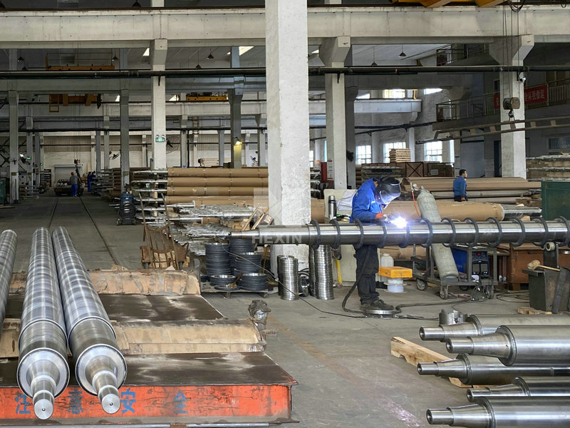 Welding and fabrication for annealing lehr rollers