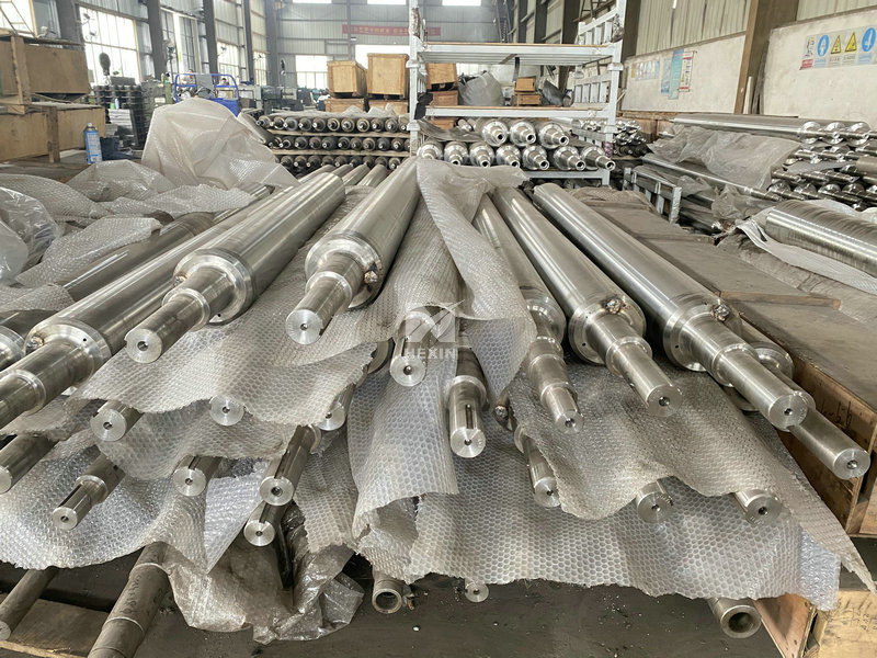 Centrifugal cast table rollers pack