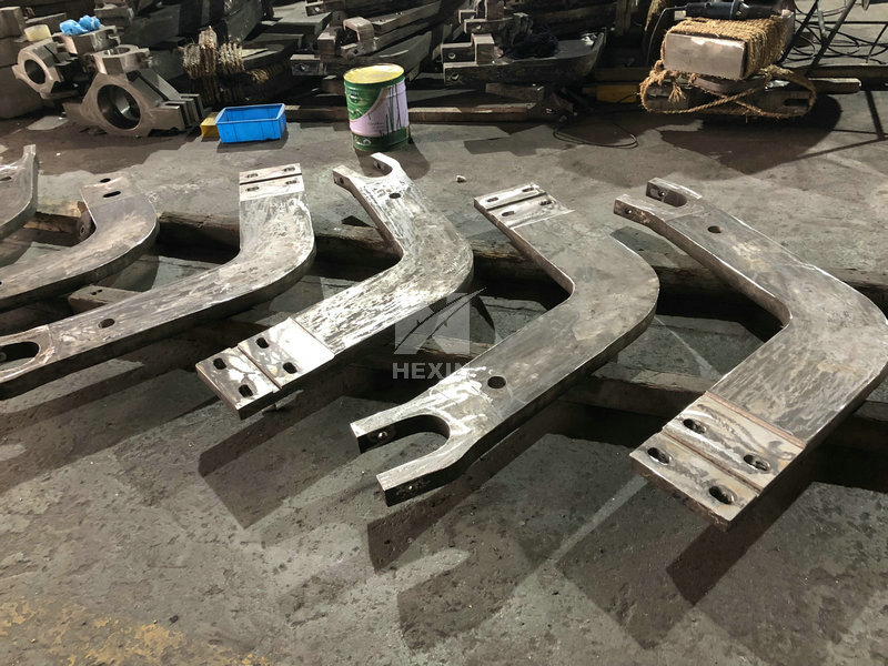 Cast arms for sink rolls 316L