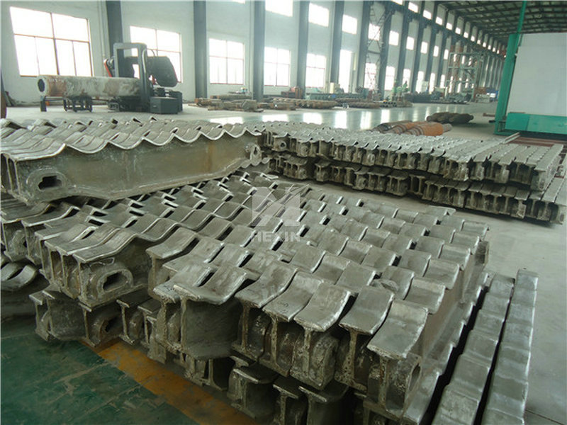 Cast walking beam for tube reheating furance