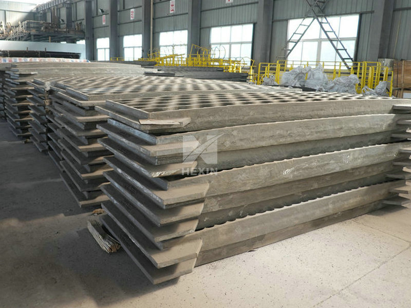 Intermediate tube sheet for fired heater 