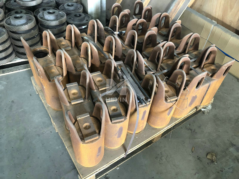 Plug header mule ear type return bends