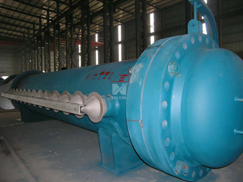 Outlet collector for fertilizer plant