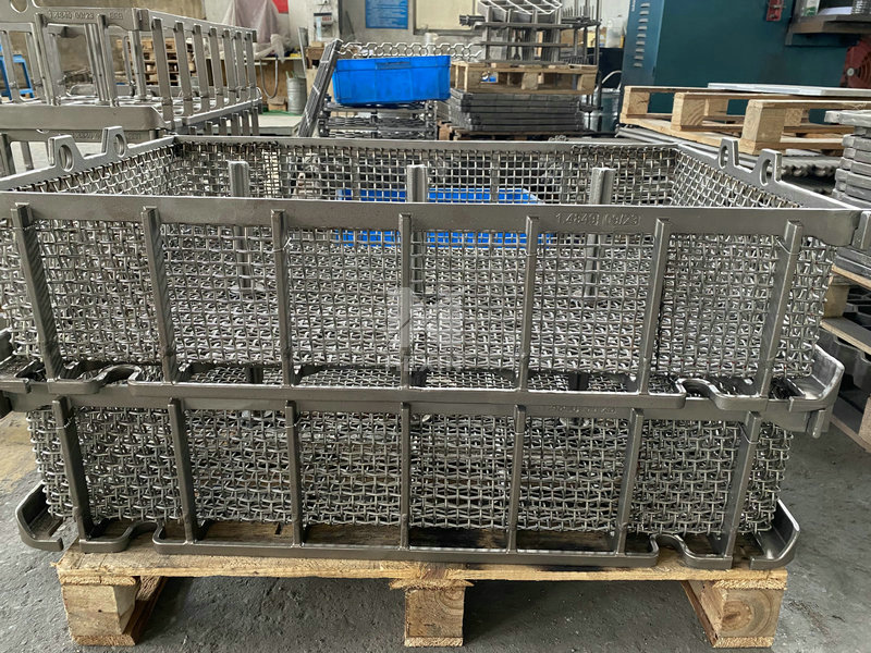 cast basket with wire mesh liner 