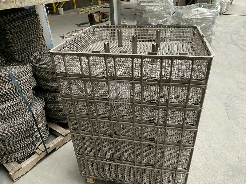 ipsen T basket with wire mesh liner welded