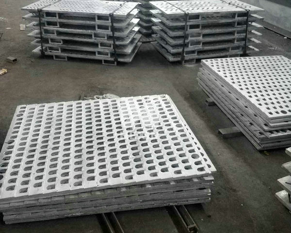 Cast sieve plates for vibrating screen